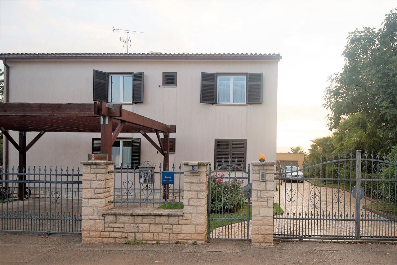 Apartments Sandra Пореч Экстерьер фото